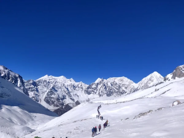 Sentier de randonnée sauvage autour du Manaslu